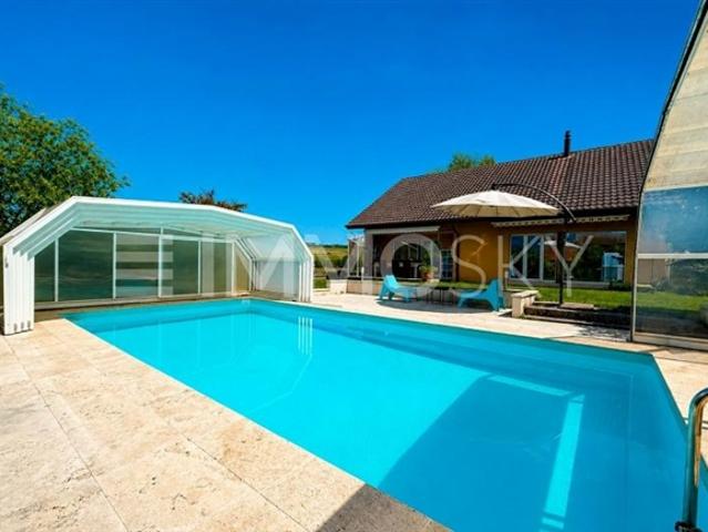 Elegante Familienvilla in Chavornay mit Innenbad