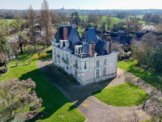 Élégante gentilhommière de caractère aux portes d’Angers