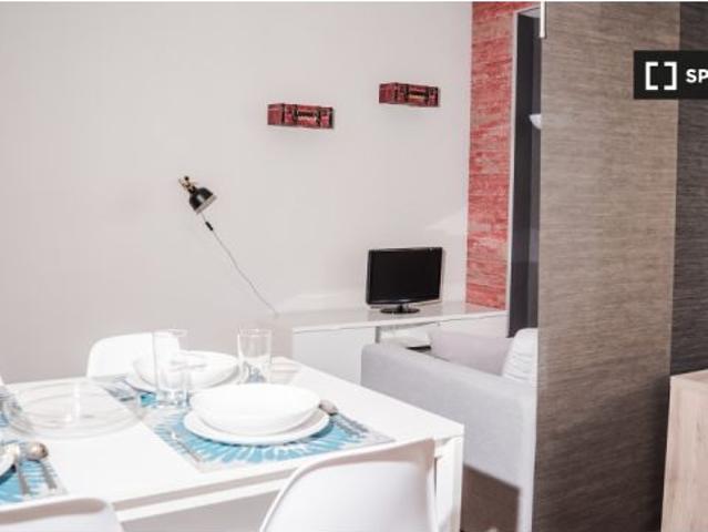 Elegante habitación en alquiler en apartamento de 3 dormitorios en La Dreta de l' Eixample