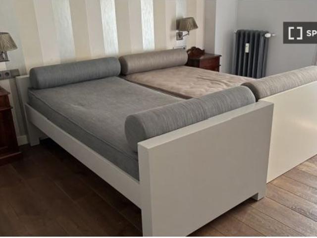 Elegante habitación en alquiler en apartamento de 3 dormitorios en Salamanca