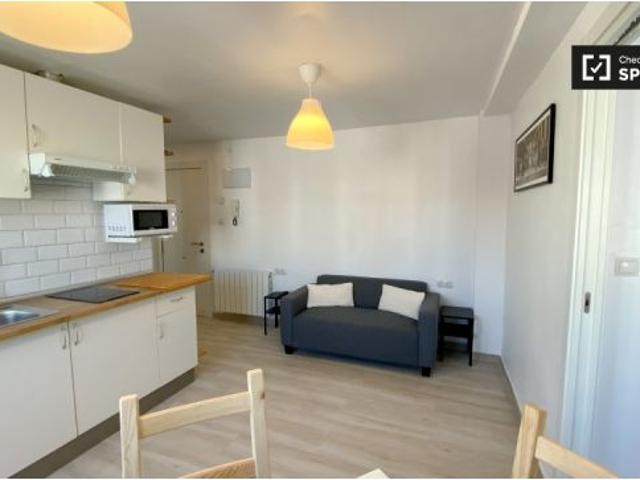 Elegante habitación en alquiler en apartamento de 3 dormitorios en Poblats Marítims