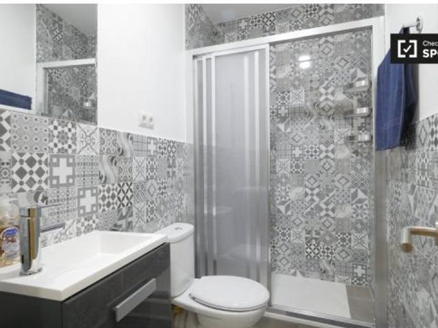 Elegante habitación en alquiler en apartamento de 4 dormitorios en El Raval