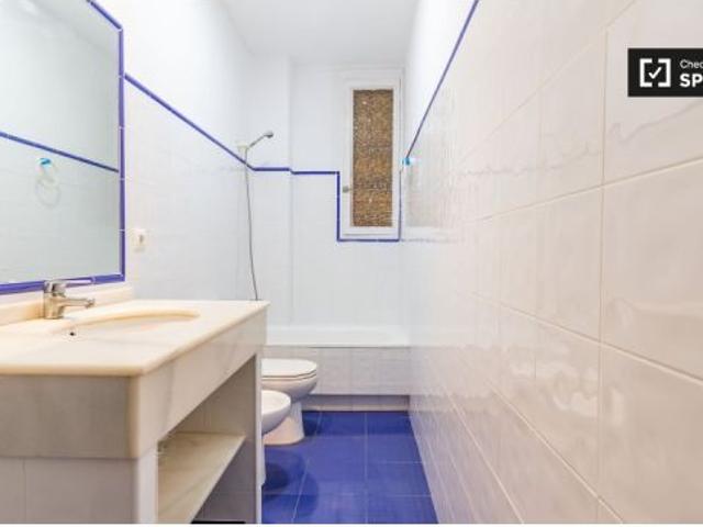 Elegante habitación en alquiler en apartamento de 5 dormitorios en Poblats Marítims