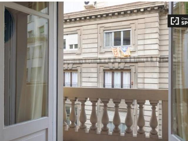Elegante habitación en alquiler en apartamento de 6 dormitorios en Sarrià Sant Gervasi