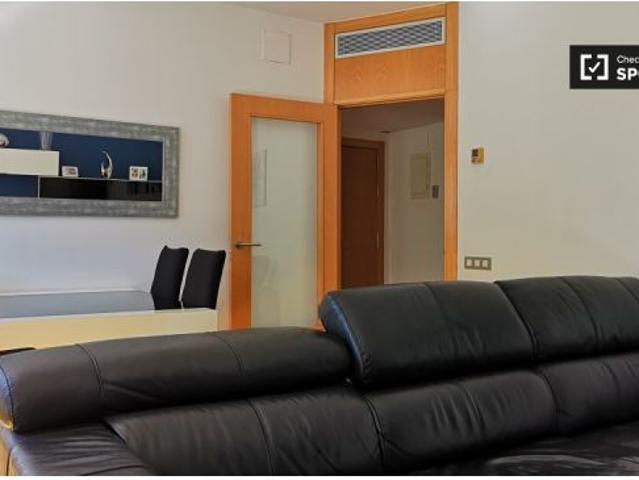 Elegante habitación en alquiler en el apartamento de 2 dormitorios en El Poblenou