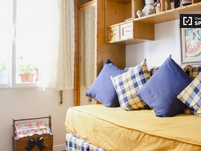 Elegante habitación en un apartamento de 3 dormitorios en Moncloa, Madrid