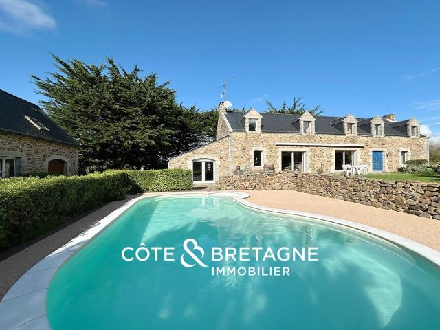 ÉLÉGANTE LONGÈRE AVEC PISCINE A MUZILLAC DANS LE MORBIHAN |