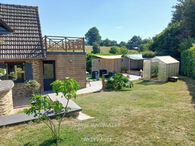 Elégante longère rénovée – 116 m² env– 3 chambres – Extérieu. 117m² Cahagnes