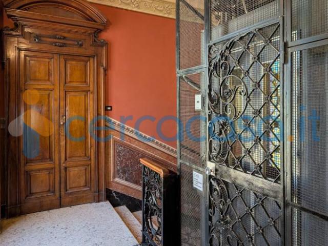 Elegante Mansarda di Charme nel Cuore della Città in Affitto