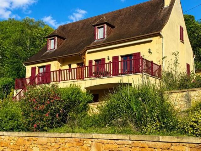 Élégante maison contemporaine avec piscine et jolie vue, dans
