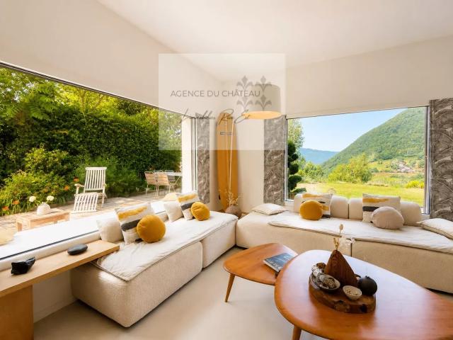Elegante maison contemporaine entre lac et montagne