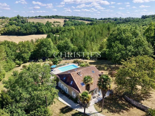 Élégante Maison Charentaise Rénovée avec Piscine, Calme Abso. 215m² Montmoreau