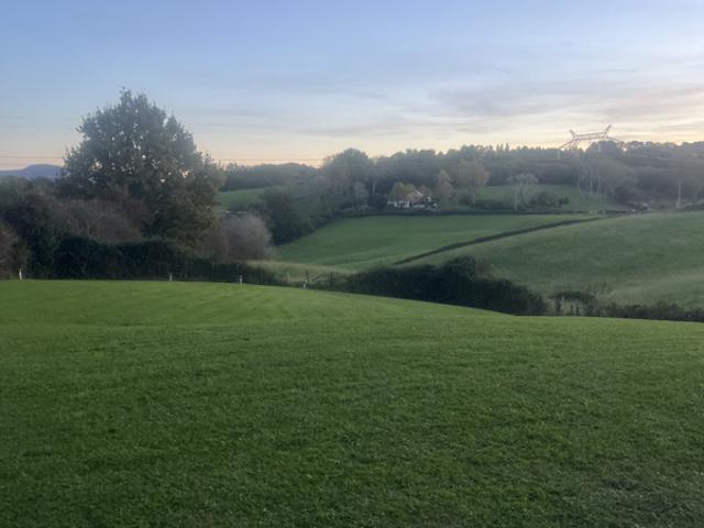 Elégante maison à ossature bois avec vue dégagée