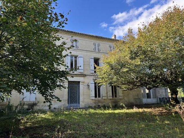 Élégante Maison Bourgeoise à Rénover