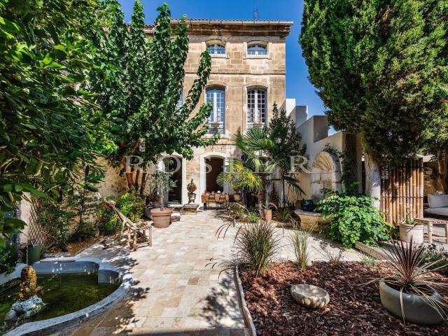 Élégante maison bourgeoise du XVIIᵉ entièrement rénovée avec. 246m² Pernes les Fontaines