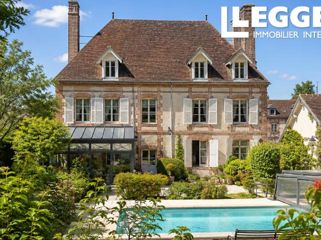 Élégante maison de caractère à L’Aigle avec piscine, jardin et beaux volumes