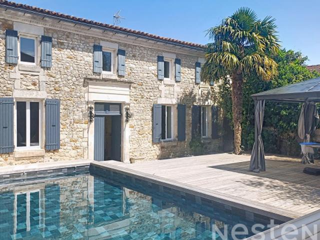 Élégante Maison de caractère à Vendre à Saujon, entre Seudre et Zone Natura 2000