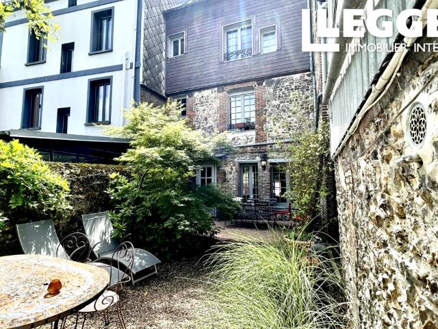 Élégante maison de caractère de 163 m² avec jardin clos et dépendance – Centre historique de Honfleur