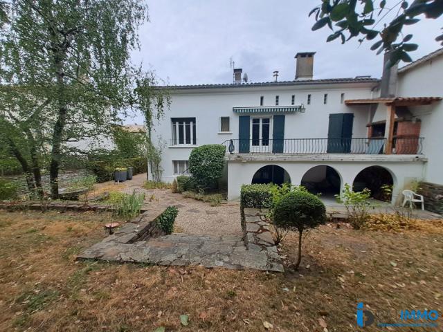 Élégante maison de caractère des années 50 avec jardin et so