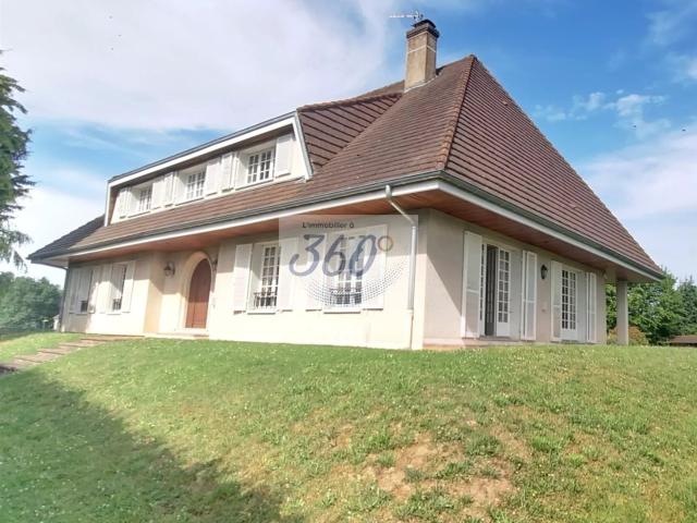Élégante maison de caractère proche des commodités 373m² Saint Germain du Bois
