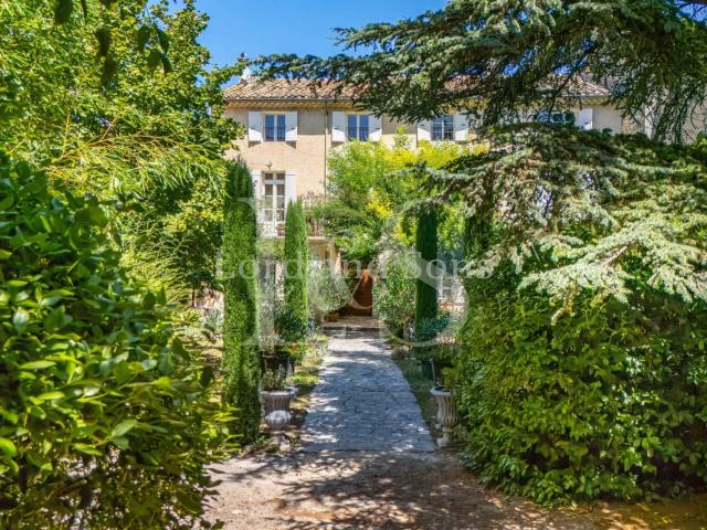 Elégante maison de Maître avec jardin au coeur de Vaison la