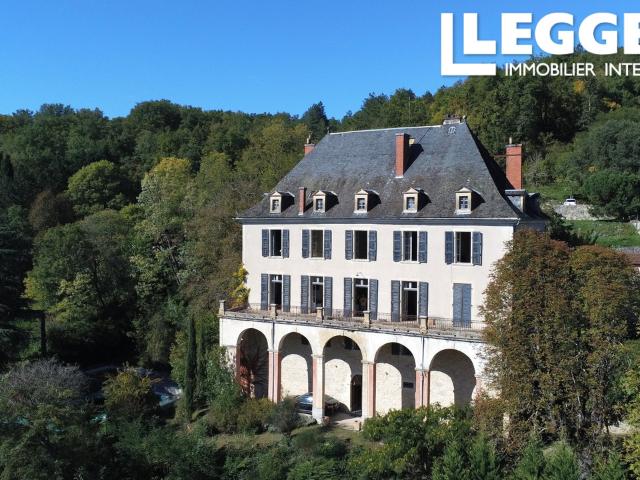 Élégante Maison de Maître avec vue dominante sur la vallée – Parc de plus de 4 000 m²