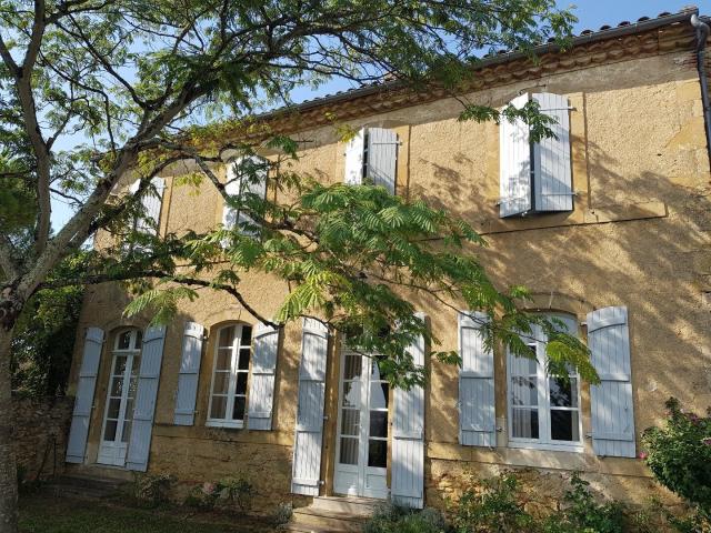 ELEGANTE MAISON DE MAITRE AVEC VUES