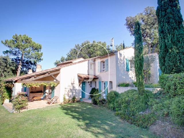 Elégante maison de style provençal à vendre à Grimaud 240m² Grimaud