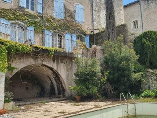 Élégante maison de village de charme avec volumes et éléments anciens préservés