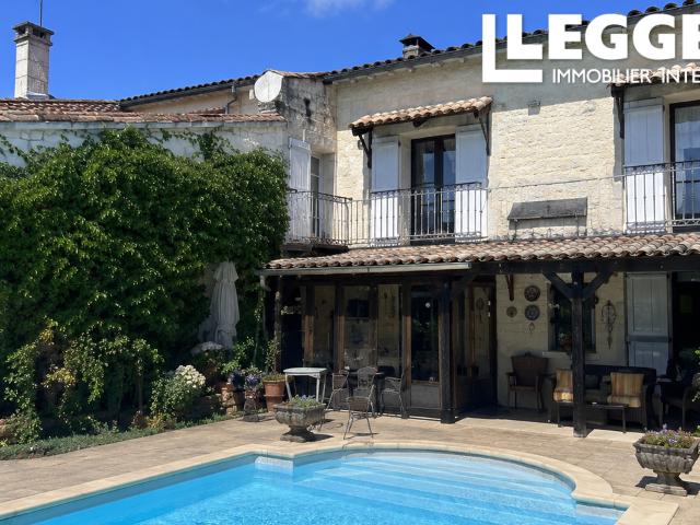 Élégante maison de village en pierre de 6 chambres avec maison d'amis et piscine, à proximité de Saint Émilion