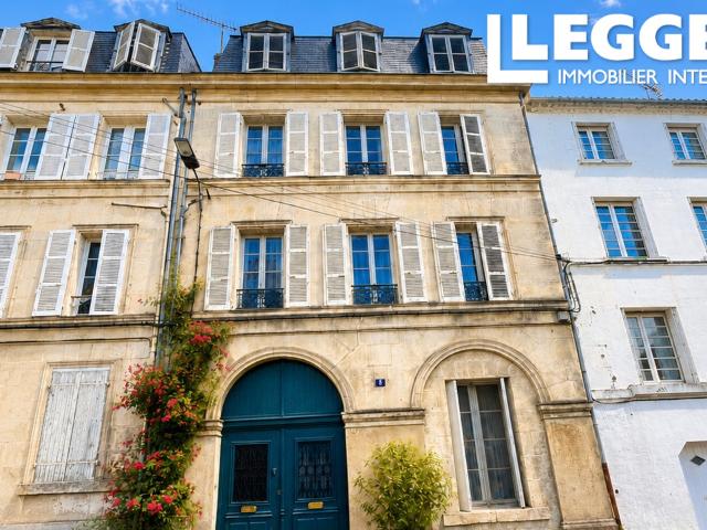 Élégante maison de ville cognac originale de 4 étages avec jardin privé