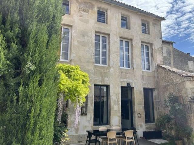 Élégante maison de ville de 6 chambres en centre ville avec jardin