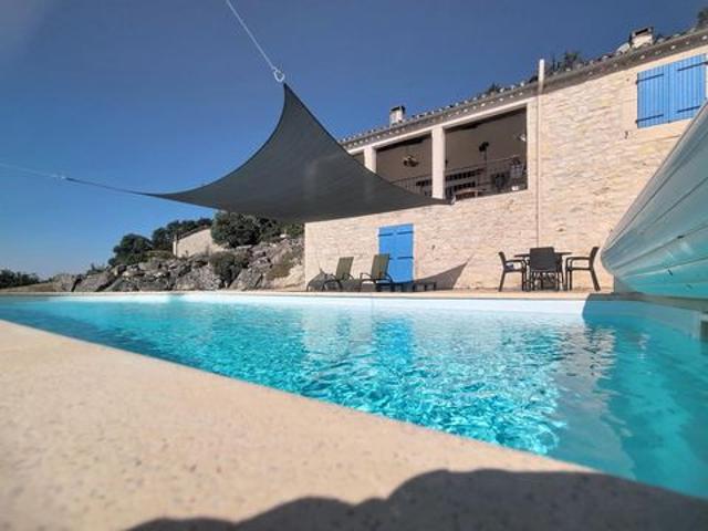 Élégante Maison en Pierre du Quercy – Vue Panoramique, Piscine & 1 Ha de Nature