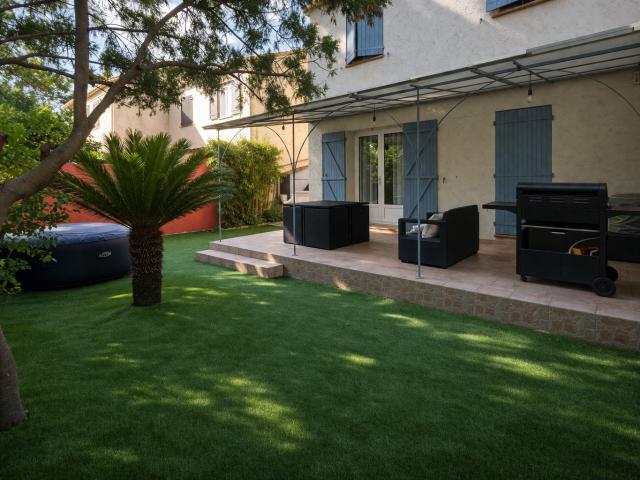 ÉLÉGANTE MAISON FAMILIALE AVEC JARDIN & ESPACE BIEN ÊTRE