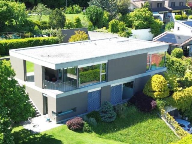 Elegante moderne Villa mit Garten und Panoramablick auf den See in Carona