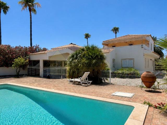 Elegante Moradia com Piscina no Triângulo Dourado 210m² Loulé São Clemente