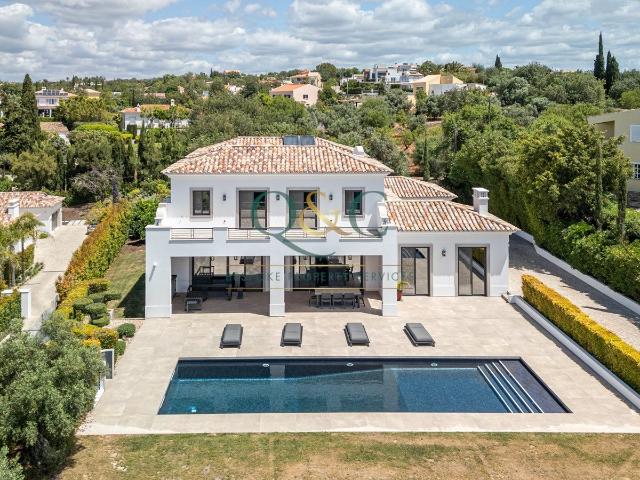 Elegante Moradia Combinando o Estilo Moderno com o Charme Tr. 500m² Loulé São Clemente