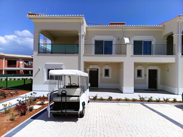 Elegante moradia de 4 quartos em campo de golfe de prestígio em Lagos, Lagos