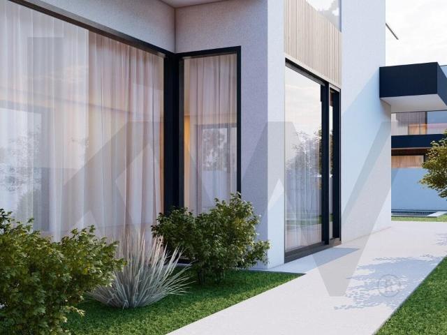 Elegante Moradia Independente T3+1 com Jardim, Piscina e 3 Suites – Abrunheira