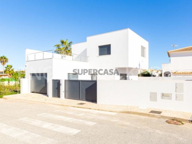 Elegante moradia Isolada T1 a 650m da Praia
