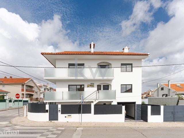 Elegante Moradia Remodelada em Aires Palmela
