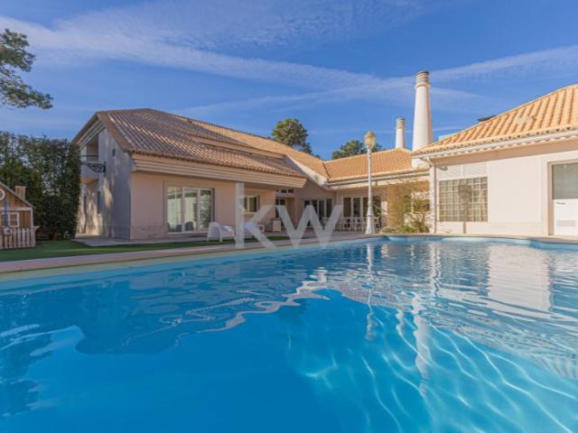 Elegante moradia T6 com Piscina Verdizela, Seixal perto da Aroeira