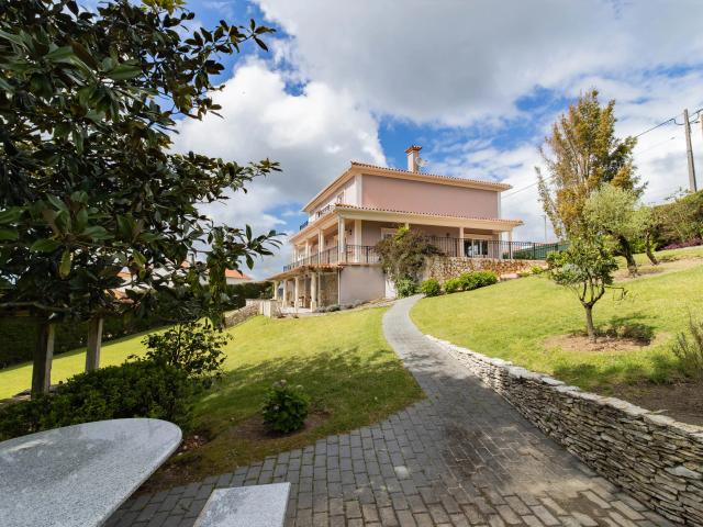 Elegante Moradia T3 com Vista Panorâmica sobre o Campo | São Gregório