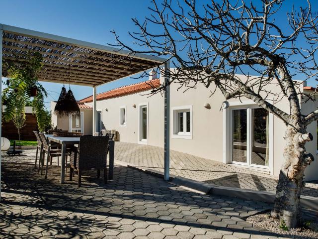 Elegante Moradia T3 Renovada com Vistas Panorâmicas em Alvor, Portimão