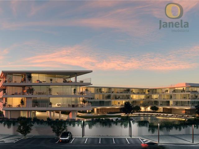 Elegante PENTHOUSE T4, com Piscina Privada e Box para 3 carr. 246m² Quarteira