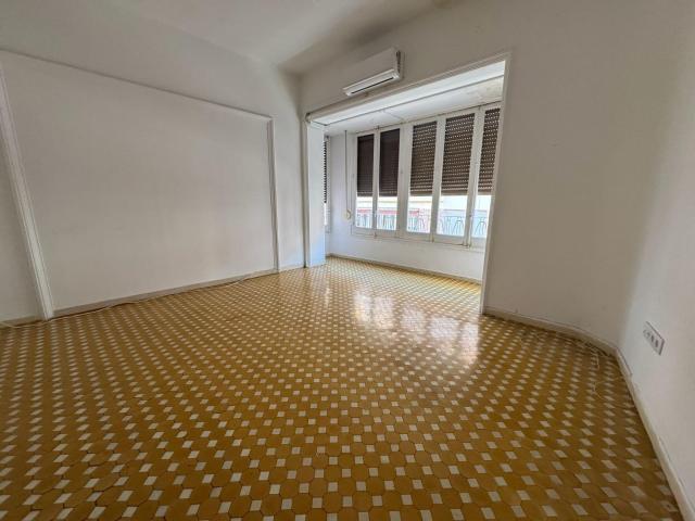 ELEGANTE PISO CON TECHOS ALTOS EN PLENO CENTRO DE CÓRDOBA
