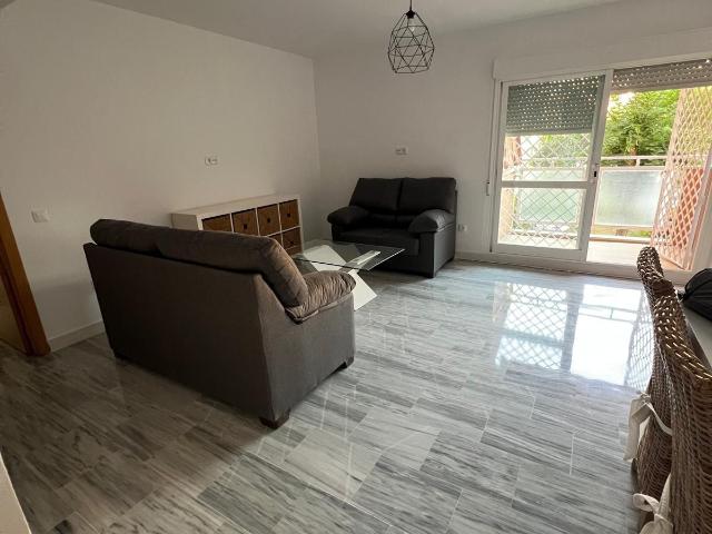 Elegante Piso en Alquiler en Sevilla Este con Piscina y Zonas Comunes