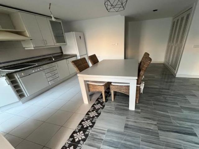 Elegante Piso en Alquiler en Sevilla Este con Piscina y Zonas Comunes