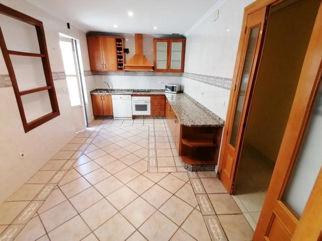 Elegante Piso en el Corazón de Cáceres con Amplios Espacios
