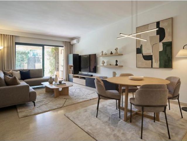 Elegante planta baja con jardín y amenities de lujo
